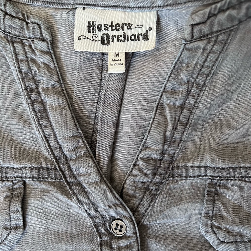 Hester & Orchard Light Gray 1/4 Button Long Sleeve Women’s Shirt - Picture 3 of 9